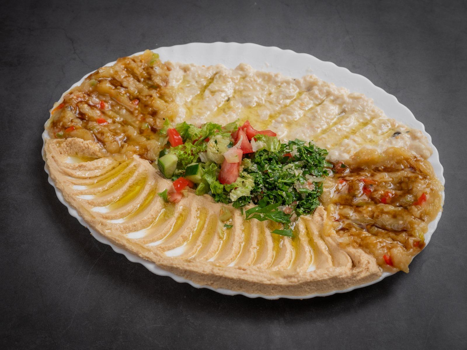 Yemeni pastry with honey and walnut filling